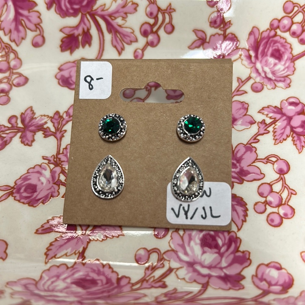 Cute Pair of Stud Earrings